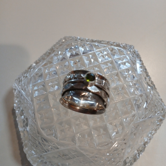 🍁925 Sterling Silver Spin Ring w/ Peridot Accent🍁 - Picture 7 of 8